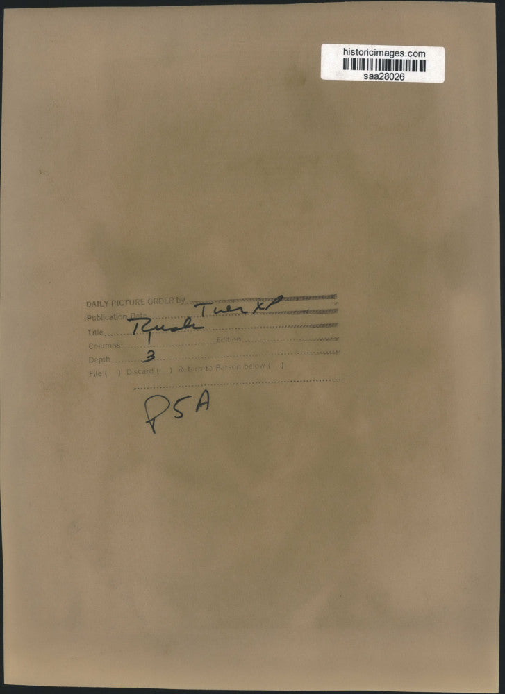 1974 Press Photo Presidential Counselor Kenneth Rush briefs newsmen, Washington