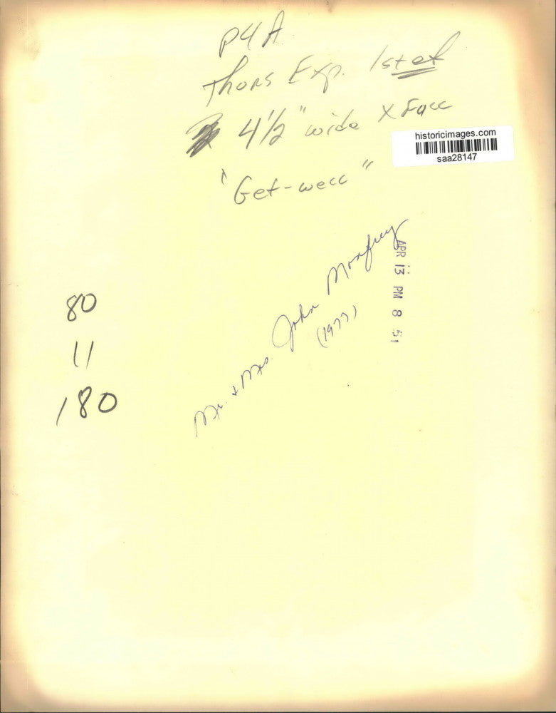 1977 Press Photo Mrs. John Monfrey with her husband John in a hospital