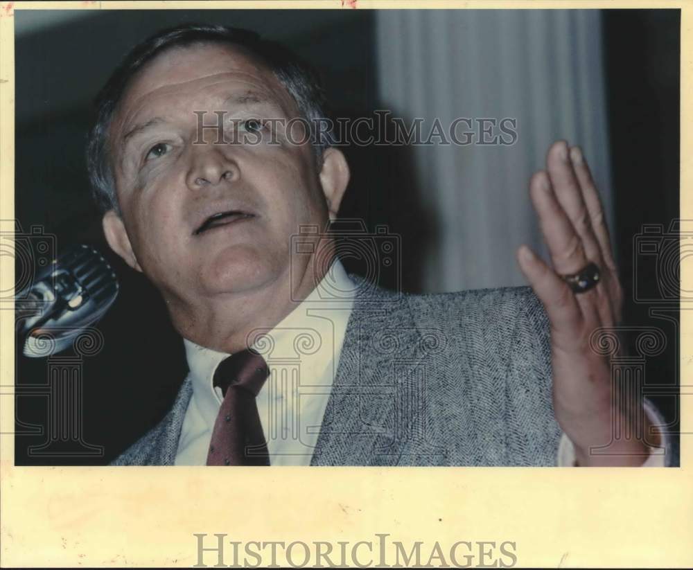 1981 Press Photo Baylor Coach Grant Teaff at Pearl Brewery, Texas - saa28191- Historic Images