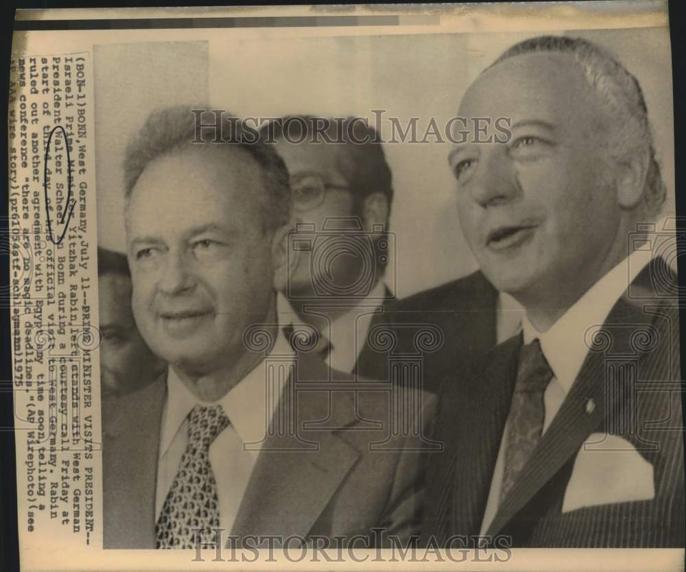 1975 Press Photo Yitzhak Rabin visit with Walter Scheel in Bonn, Germany