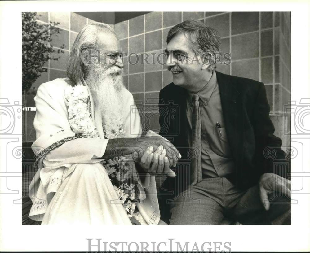 1990 Press Photo Swami Sri Satchidananda with Dr. Pemmaraju N. Rao, Texas- Historic Images