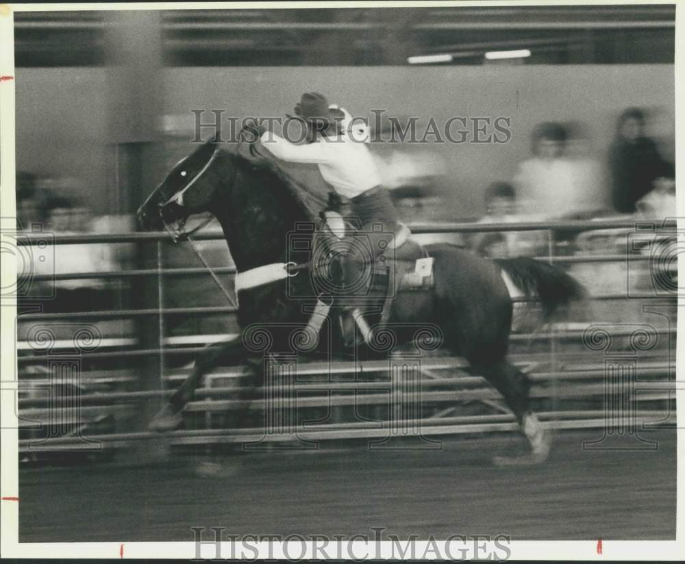 1986 Press Photo Mary Laura Dixon riding her horse at the Stock Show, Texas- Historic Images