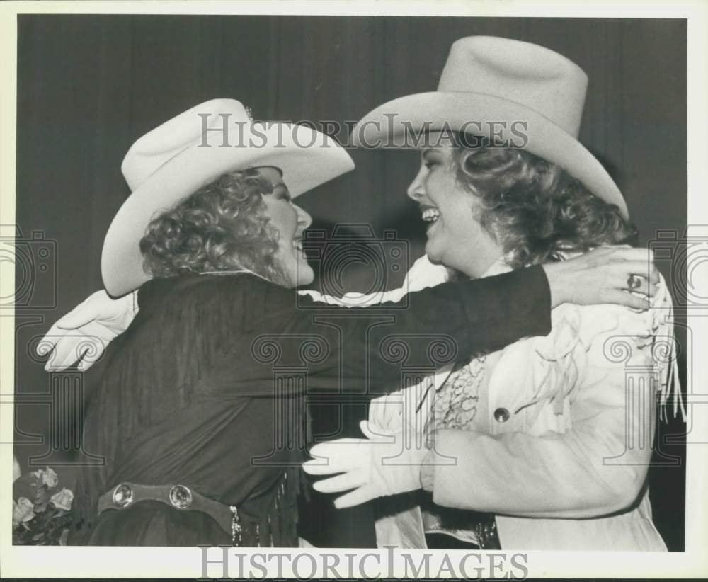 1985 Press Photo Rodeo Queens Pattie Doyle and Bobbie Kay Tate, Texas- Historic Images