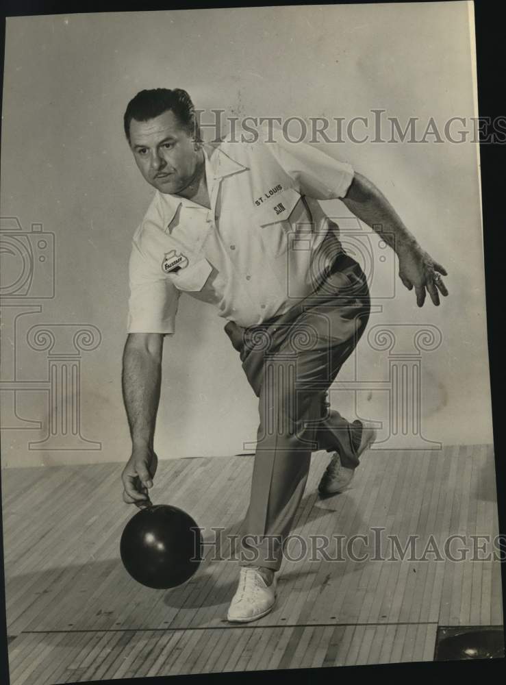 Press Photo Bowler Steve Nagy releasing ball on bowling lane - saa29211- Historic Images