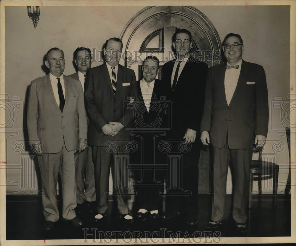 1958 Press Photo Arthur G. Uhl with members of the Fiesta Team, Texas- Historic Images