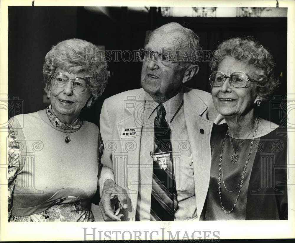 1986 Press Photo Mary Spencer with O.P. Schnabel and Lillian Schnabel, Texas