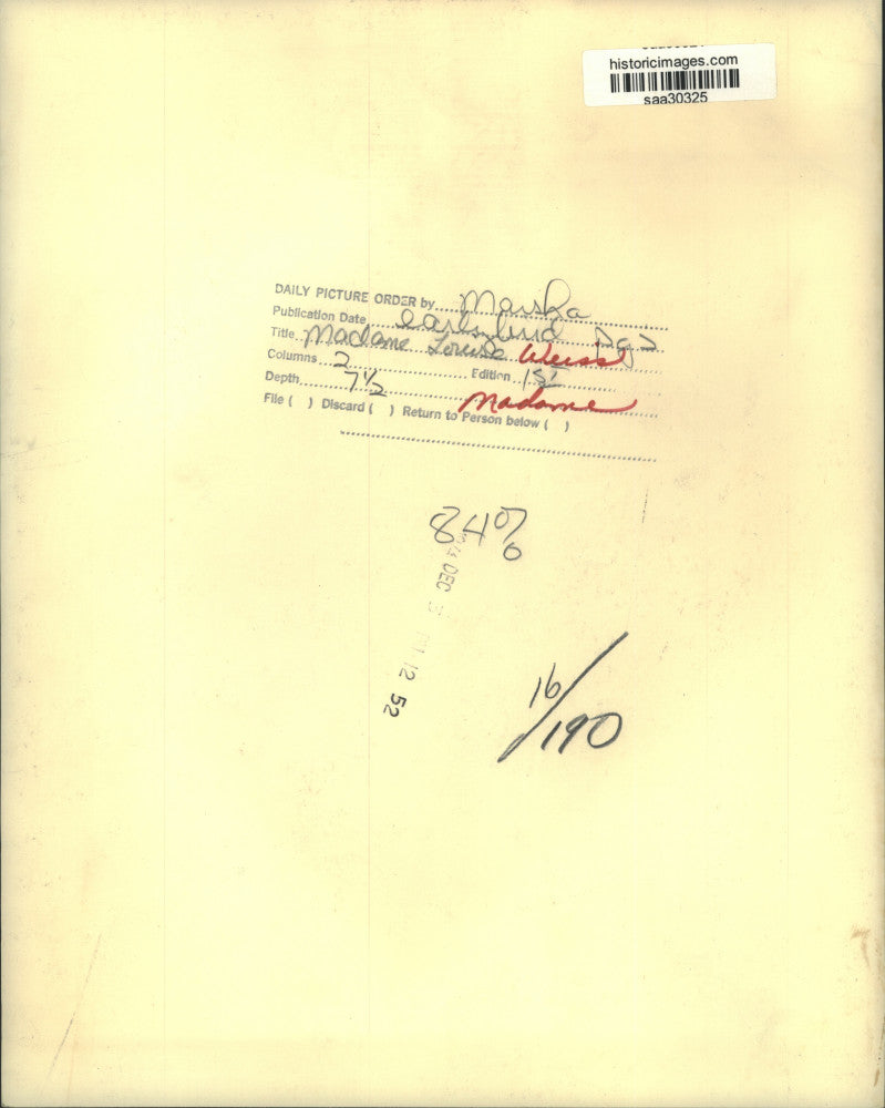 1974 Press Photo Madame Louise Weiss holding vase of flowers - saa30325