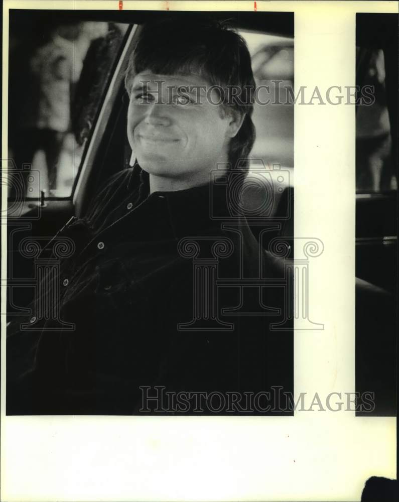 1985 Press Photo Dave White, accused tower jumper sitting in his car, Texas- Historic Images