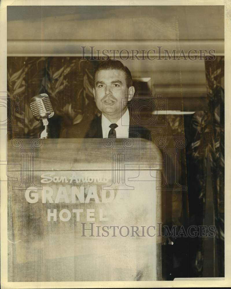 1953 Press Photo W. Marvin Watson speaking at San Antonio's Granada Hotel, Texas