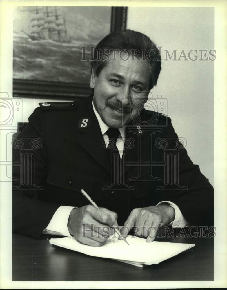 1992 Press Photo Major Henry Gonzalez, Salvation Army commander, Texas- Historic Images