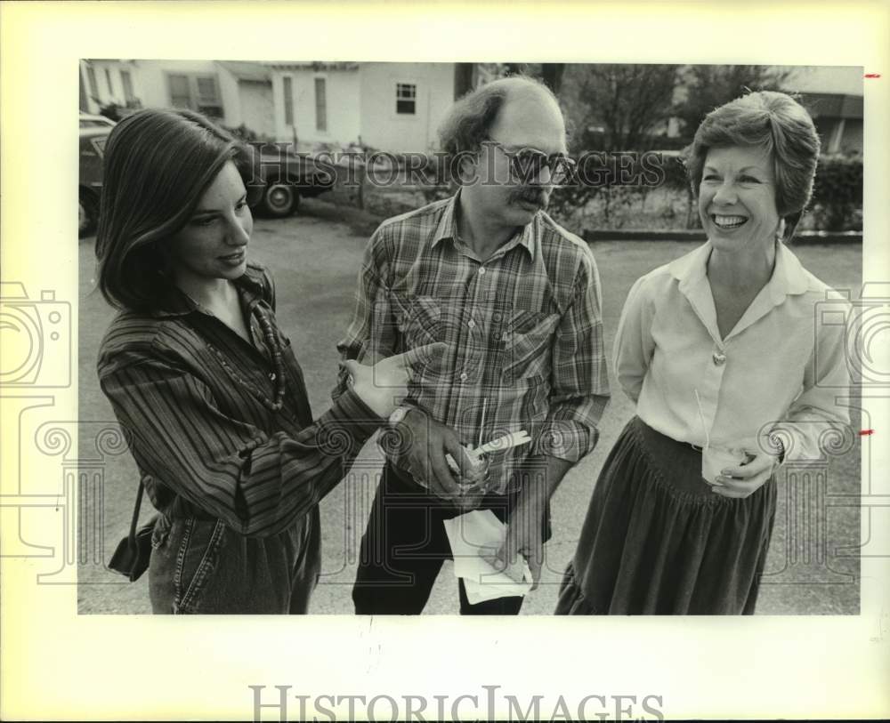 1985 Press Photo Odessy Gallery reception guests, Texas - saa31075- Historic Images