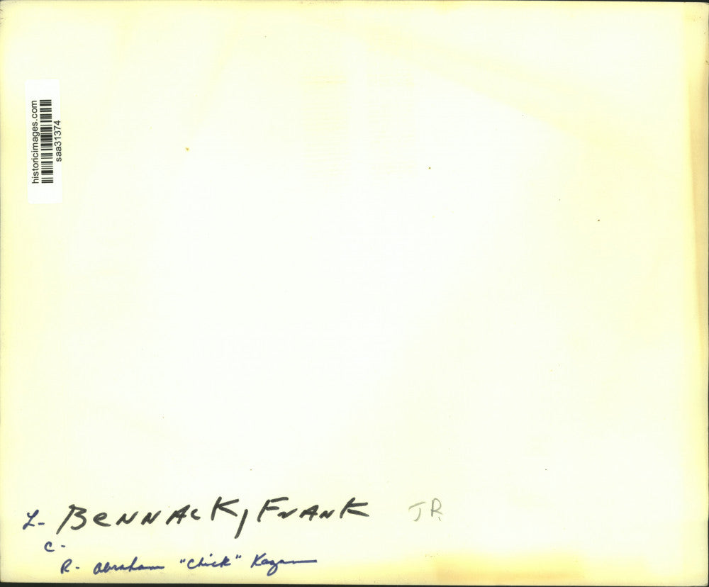 Press Photo Frank Bennack Jr. visiting with lady and Abraham "Chick" Kazen