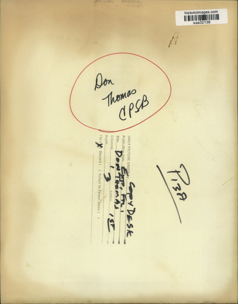 1974 Press Photo Don Thomas, CPSB, standing at microphone - saa32138