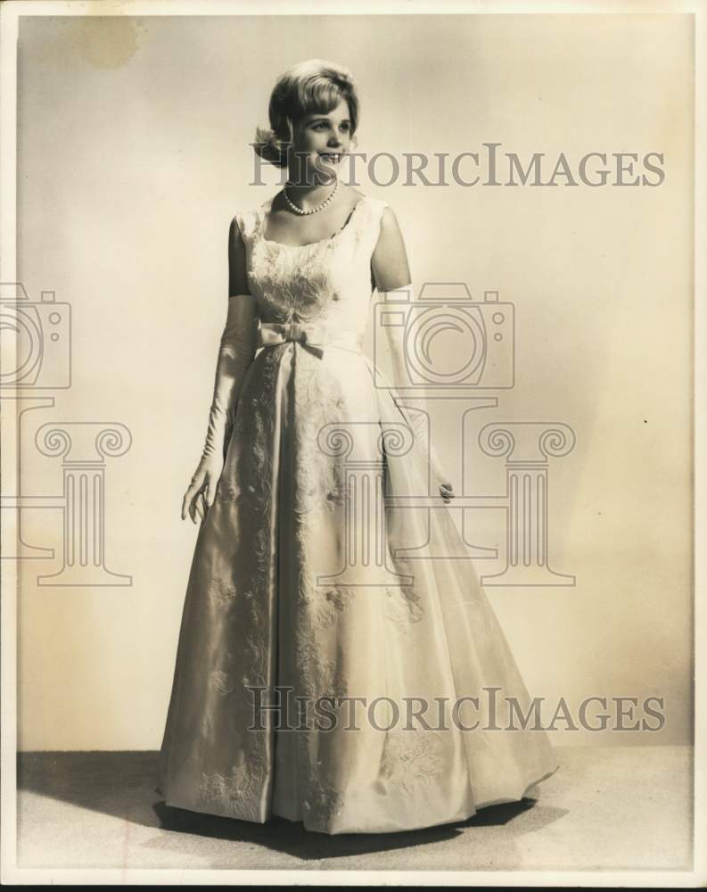 1963 Press Photo Debutante Kathryn Winter Wood, Texas - saa32150- Historic Images