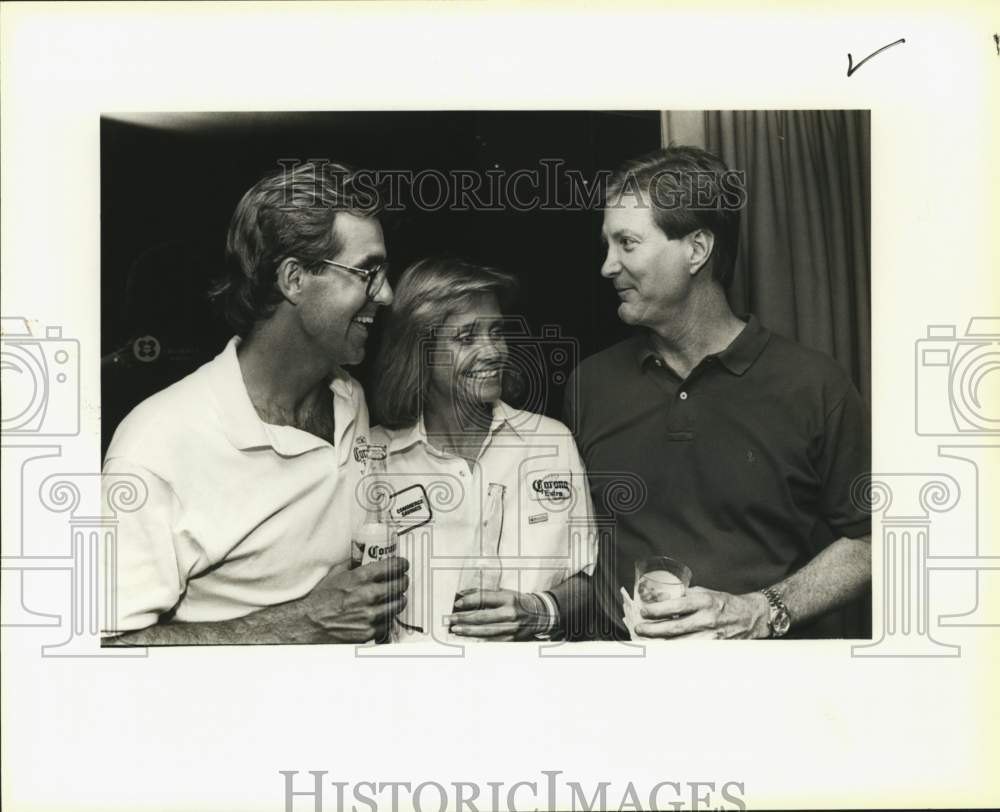 1974 Press Photo Driver Bill Wolff with Avan Davis and Randy Davis, Texas- Historic Images