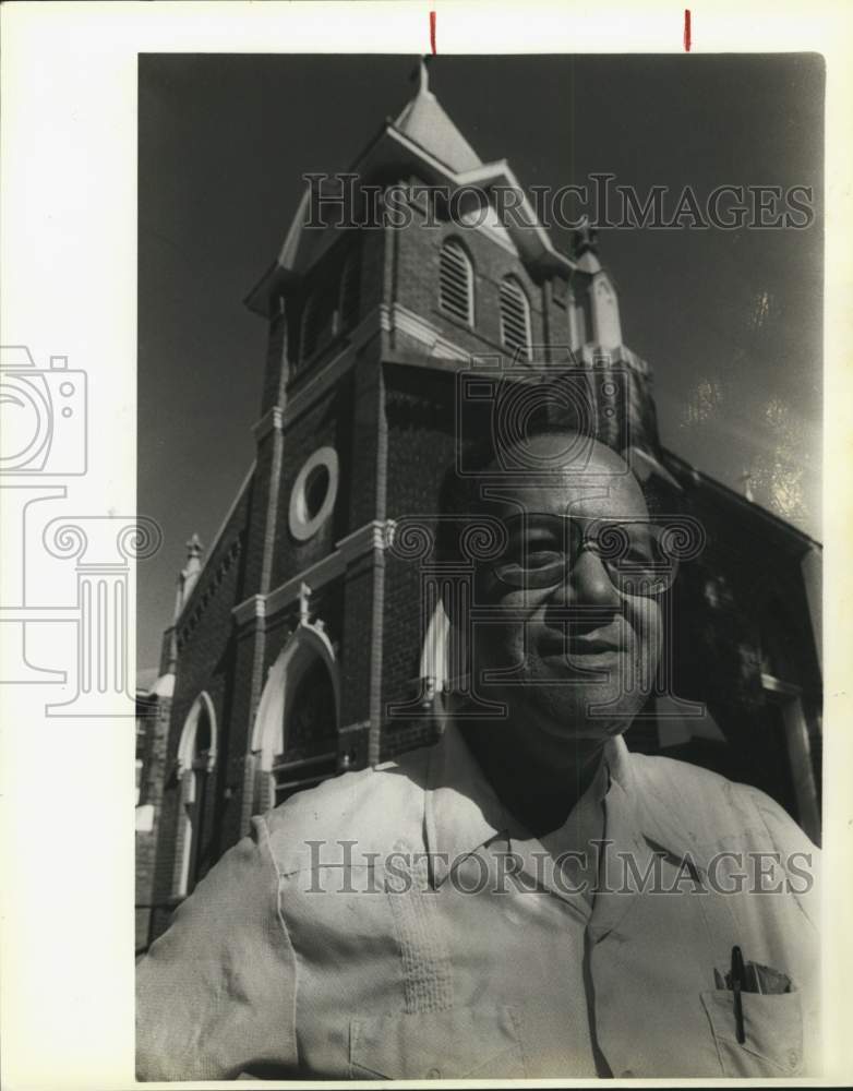 1988 Press Photo Tom St. Clair White stands outside Holy Redeemer Church, Texas
