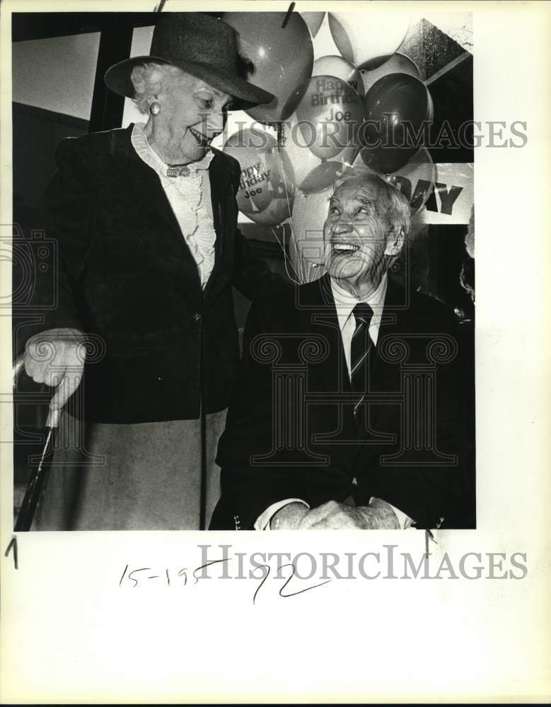 1983 Press Photo Mrs. Edgar Tobin celebrates Joe Greenwald's 95th birthday- Historic Images