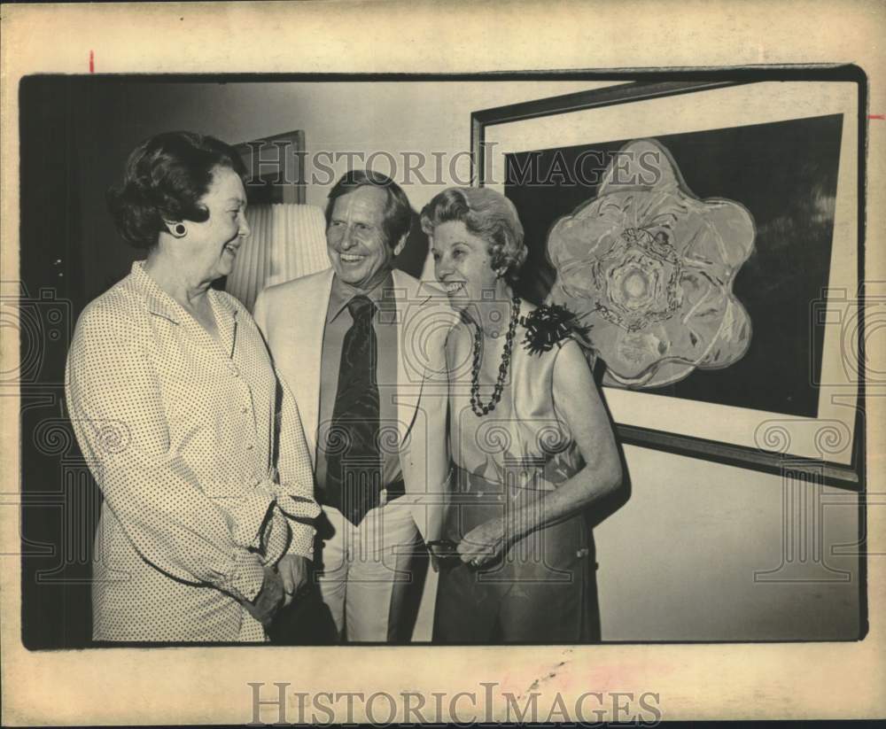 1978 Press Photo Amy Freeman Lee with art show patrons visit - saa42176- Historic Images