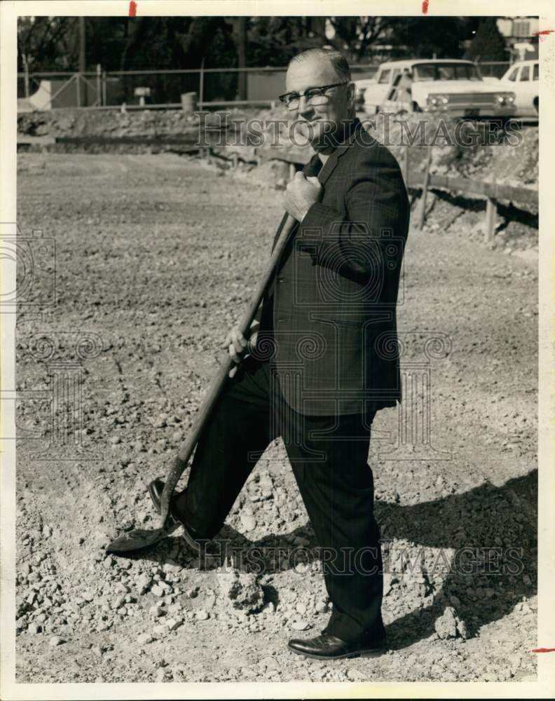 1969 Press Photo Lloyd Knowlton, General Manager & Partner- Knowlton's Creamery- Historic Images