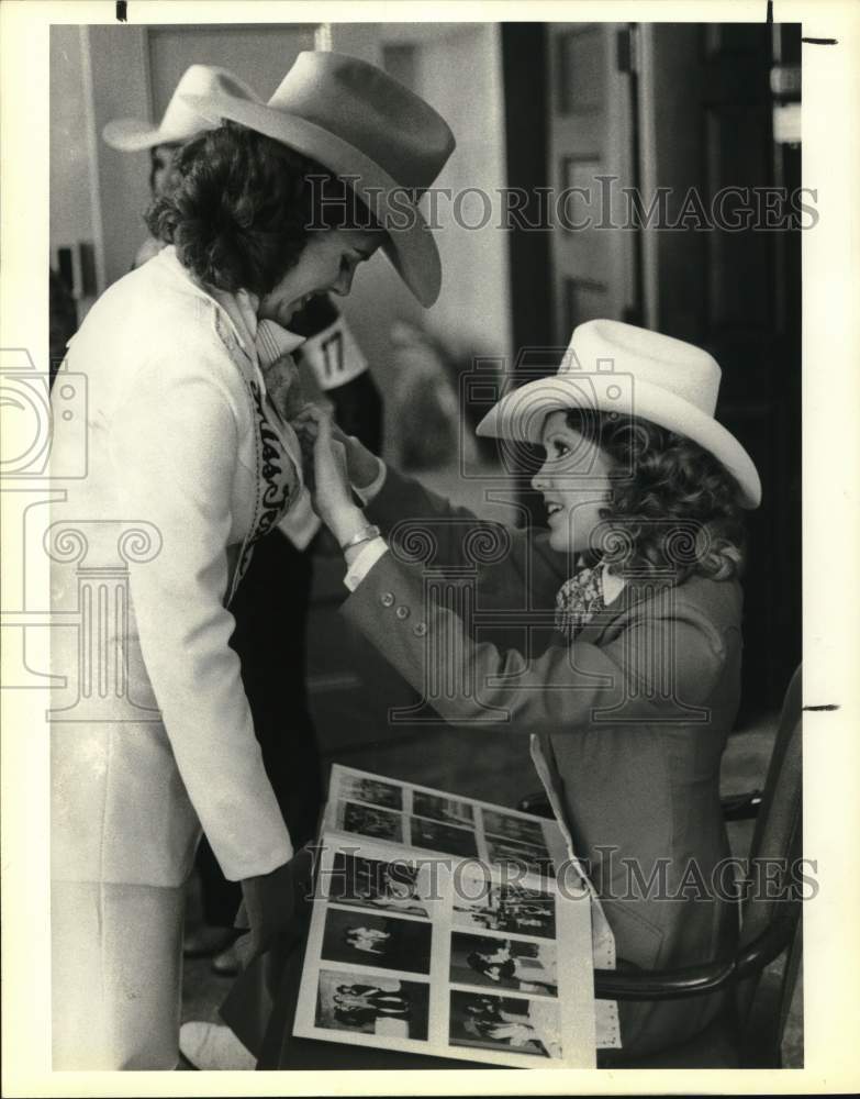 1983 Press Photo Miss Rodeo Texas entrants Lisa Harris &amp; Lisa Hensarling, Texas- Historic Images