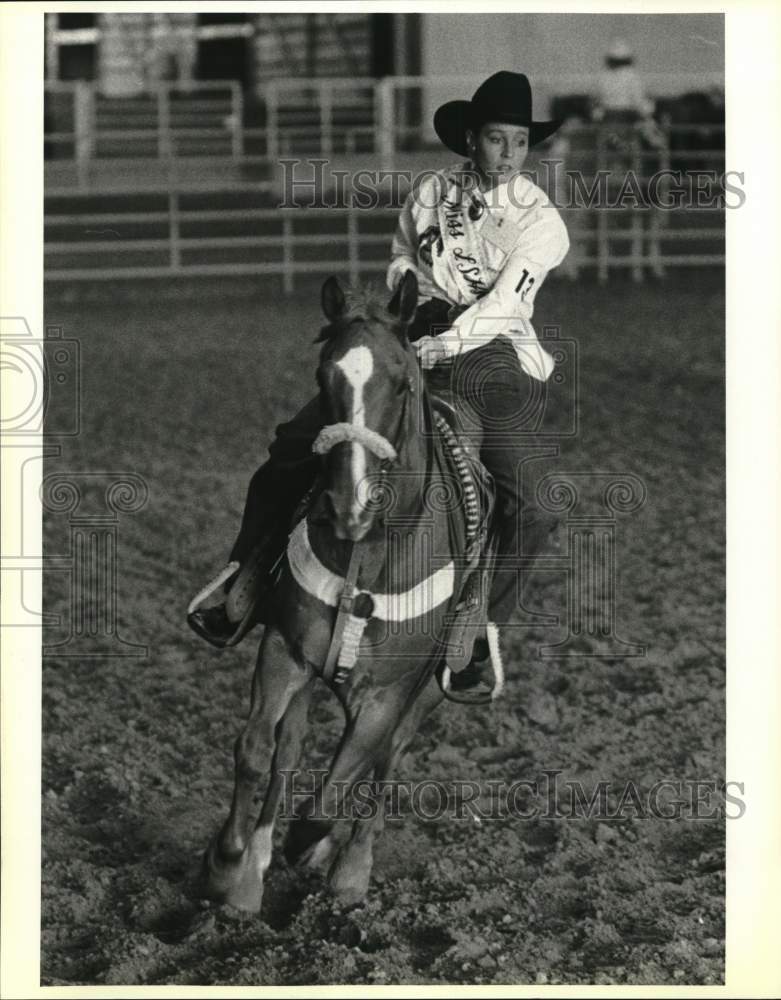 1989 Press Photo Lea Yarbrough, Miss Rodeo Texas entrant, riding her horse, Texa- Historic Images