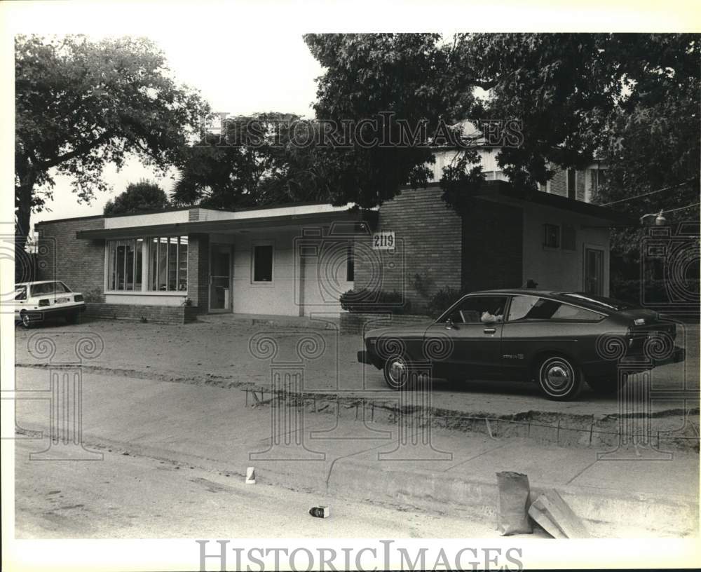 1985 Press Photo Outside Peakload Temporary Services on McCullough Avenue- Historic Images