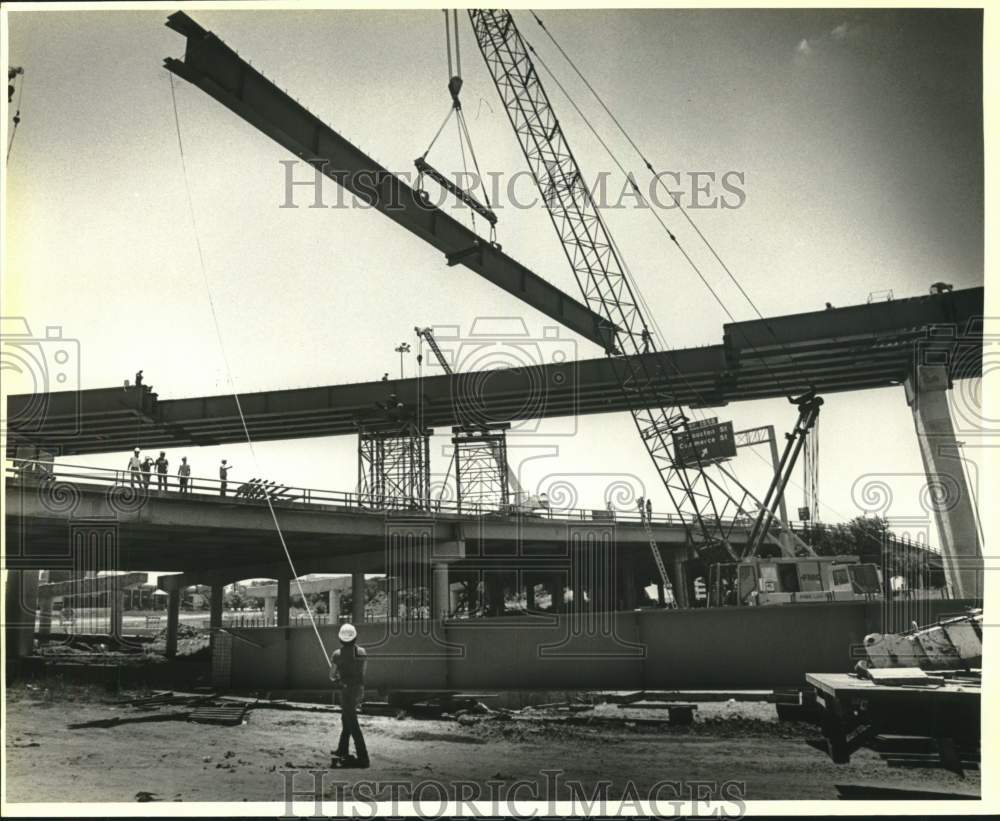 1987 Press Photo Construction of overpass at I-35 and I-10, Texas - saa55491- Historic Images