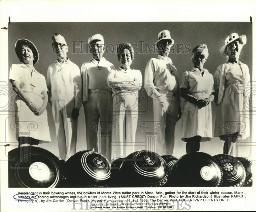 1986 Press Photo Bowlers of Monte Vista Trailer Park in Mesa, Arizona- Historic Images