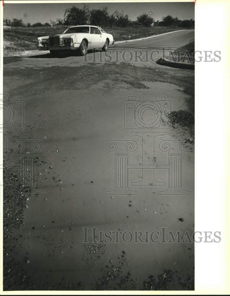 1987 Press Photo Pothole Filled With Water on Mira Mesa Boulevard - saa55700- Historic Images