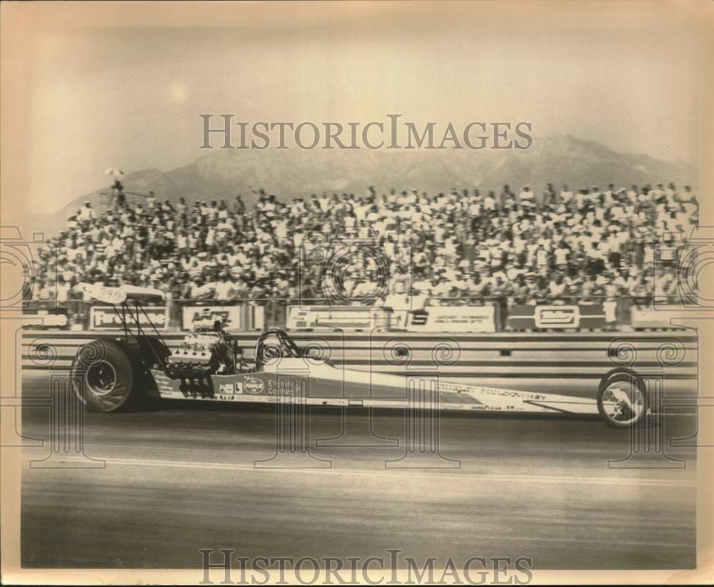 Press Photo Shirley Muldowney&#39;s Race Car on the Race Track - saa56015- Historic Images