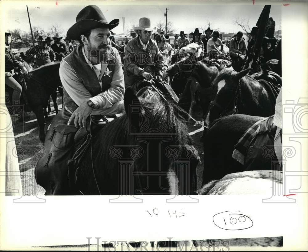 1984 Press Photo James Overstreet with the Larado Trail Riders, Texas- Historic Images