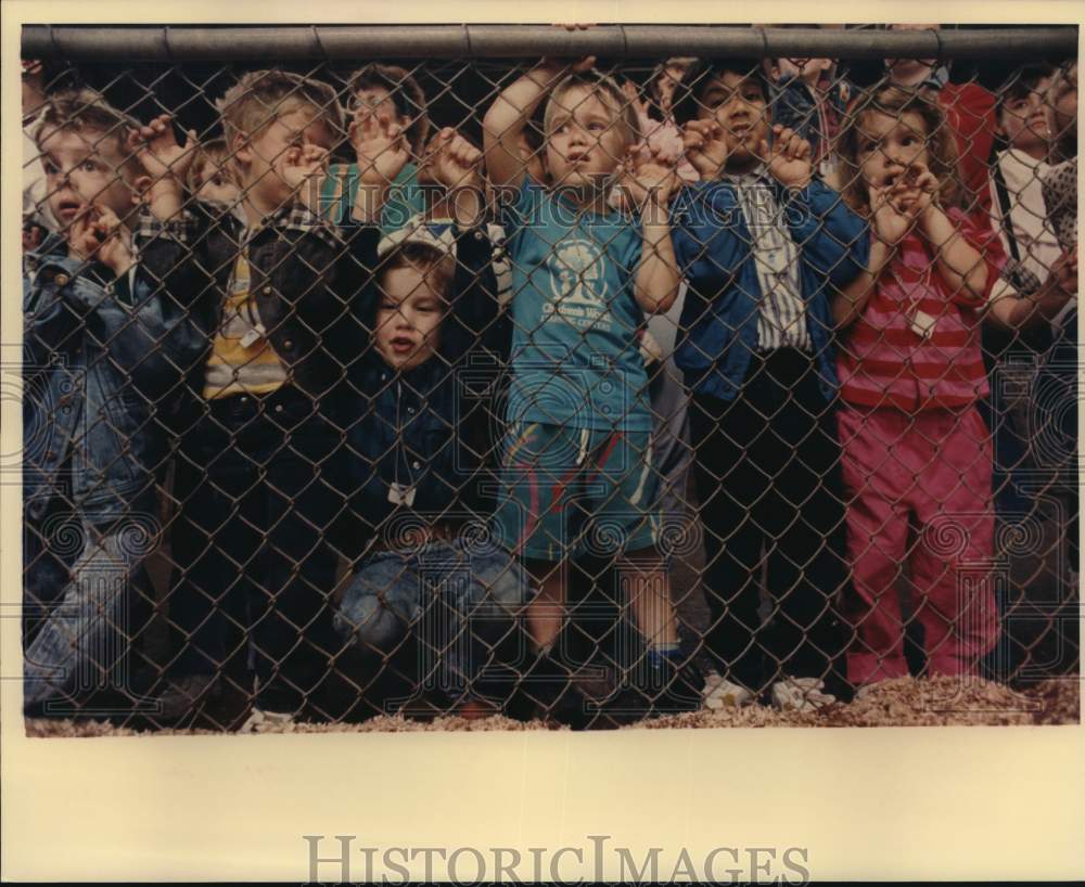 1990 Press Photo Children at the San Antonio Rodeo &amp; Stock Show - saa57034- Historic Images