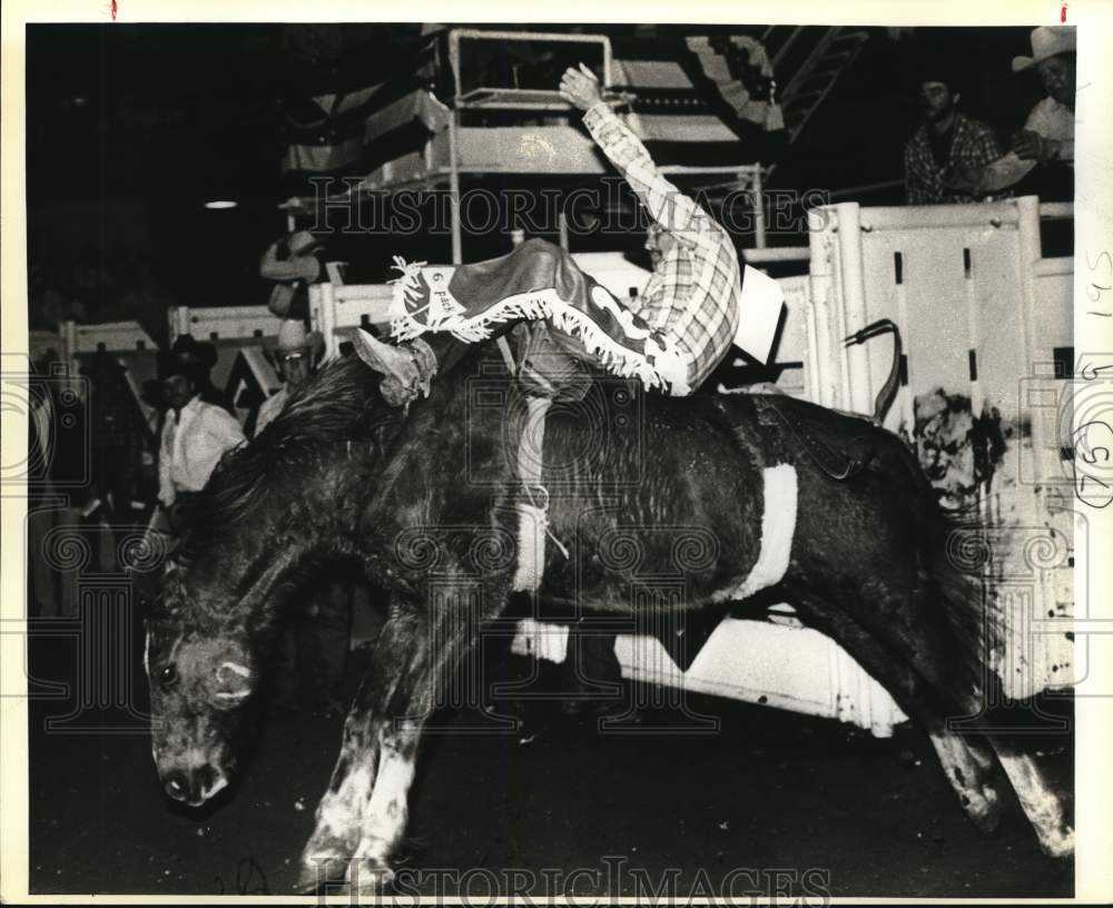 1984 Press Photo Bronco Riding at the San Antonio Stock Show &amp; Rodeo - saa57240- Historic Images