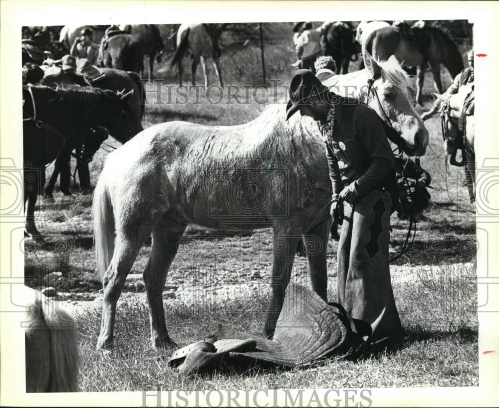 1984 Press Photo Bruce Yarbrough & horse at the San Antonio Stock Show & Rodeo- Historic Images