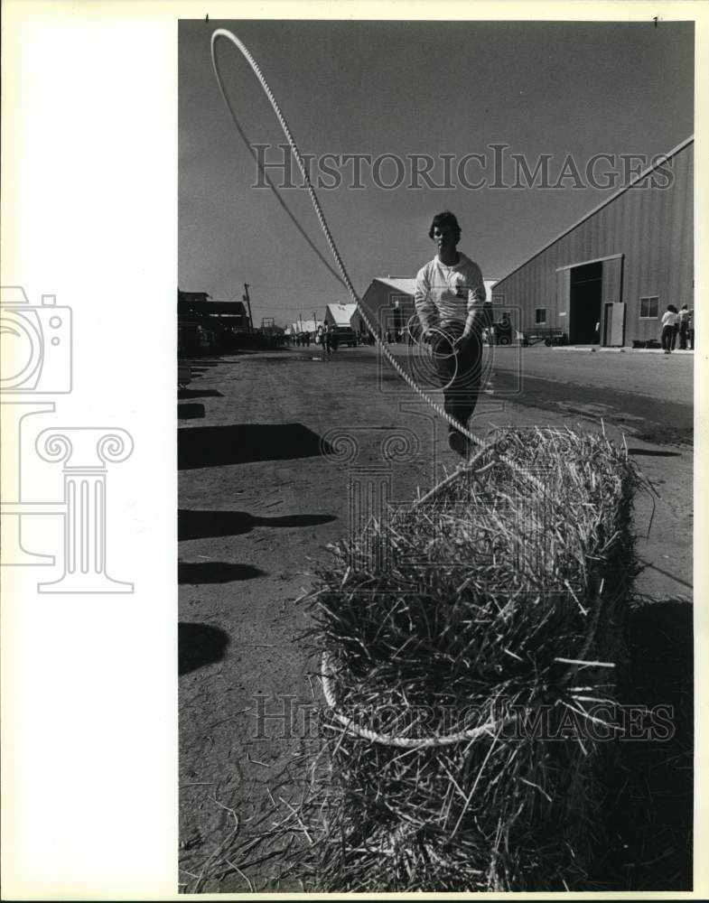 1984 Press Photo Jason Platt roping bale of hay at the Stock Show, Texas- Historic Images