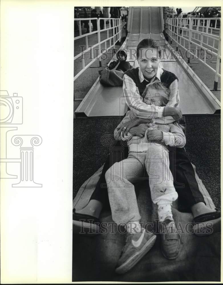 1986 Press Photo Sharon & Misty Rose at San Antonio Stock Show & Rodeo Carnival- Historic Images