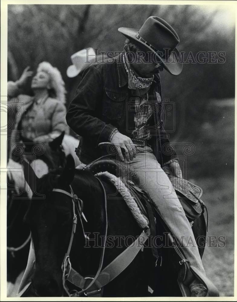 1986 Press Photo Cowboy on horseback at the San Antonio Stock Show & Rodeo- Historic Images
