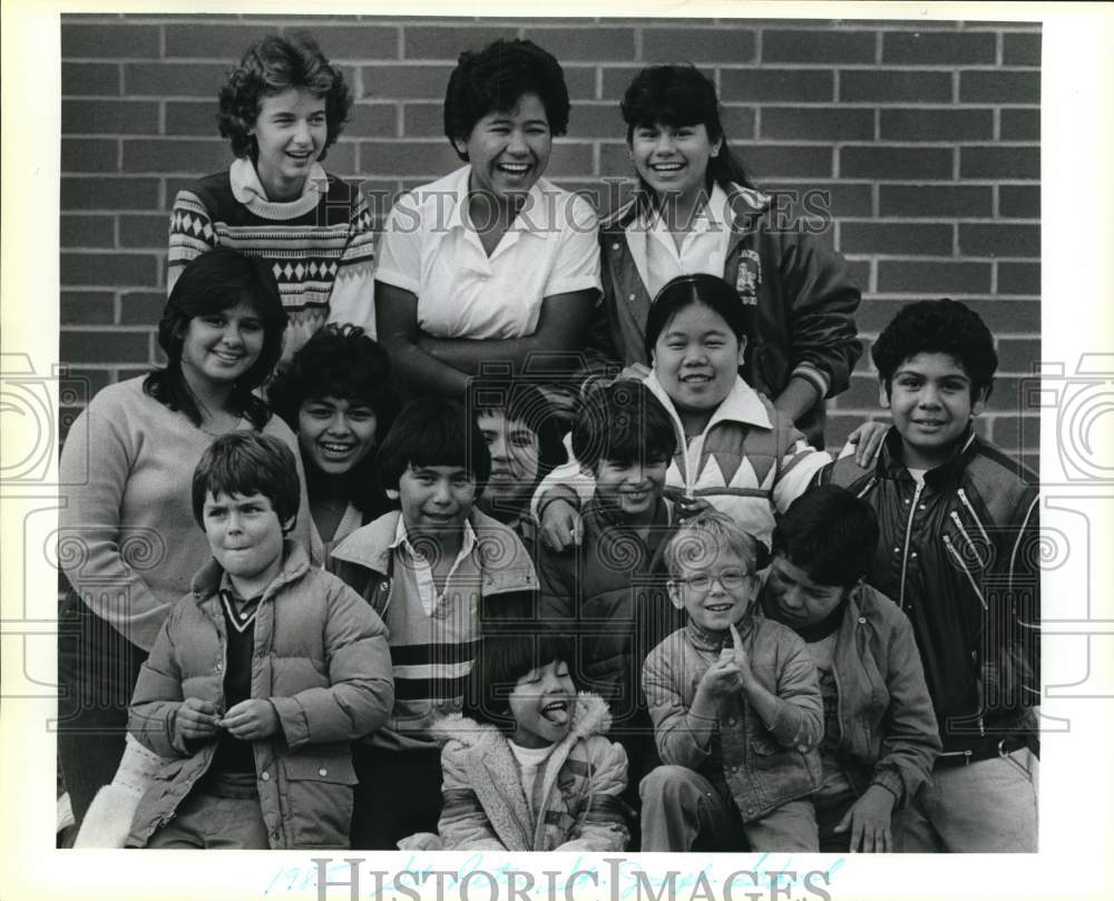 1985 Press Photo Group Of Youngsters At St. Peter-St. Joseph Children&#39;s Home- Historic Images