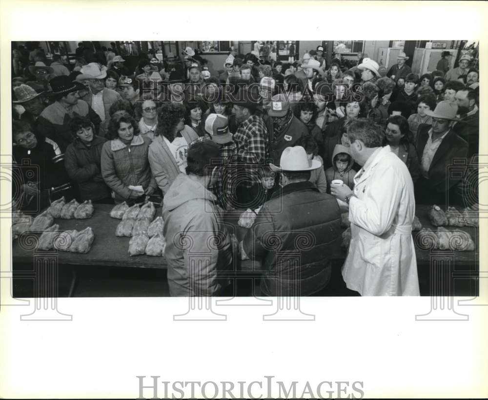 1986 Press Photo Poultry judging at the San Antonio Stock Show &amp; Rodeo- Historic Images