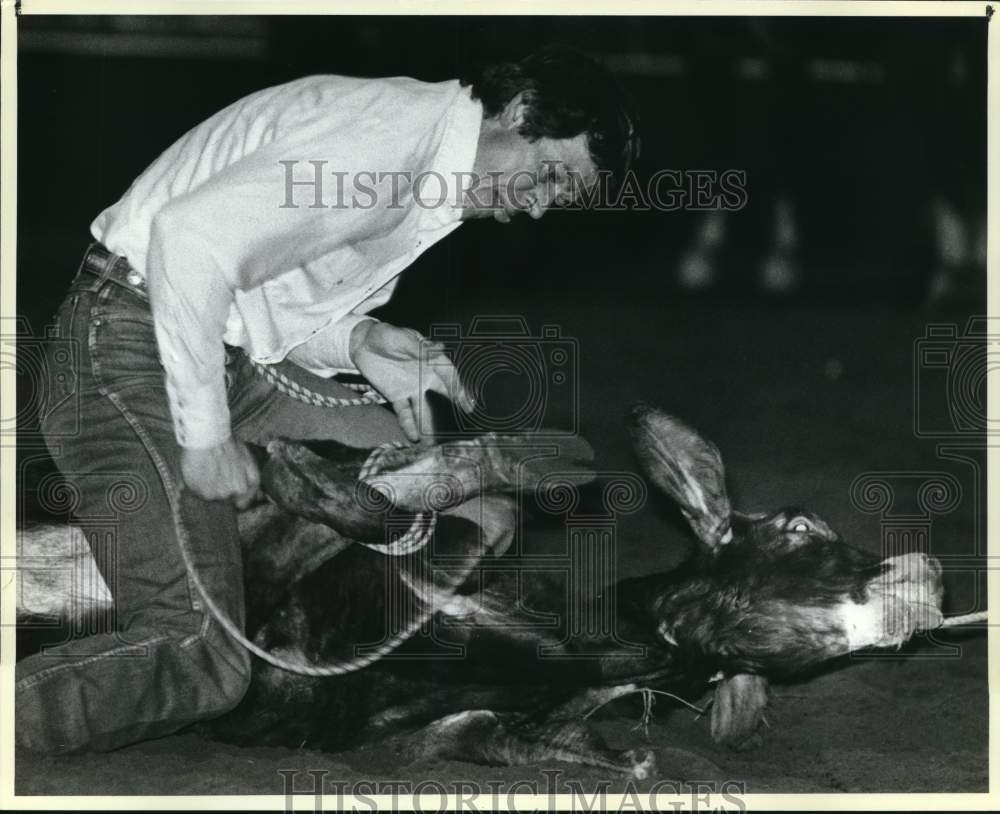 1986 Press Photo Johnny Sloane calf roping at San Antonio Stock Show &amp; Rodeo- Historic Images