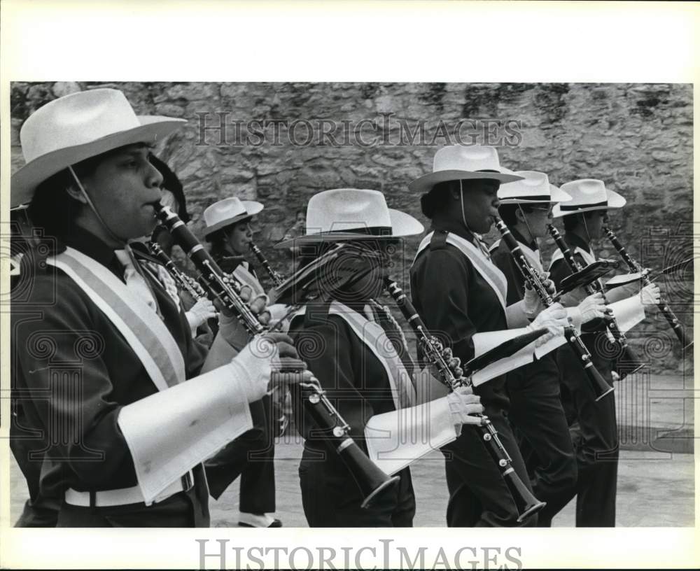 1986 Press Photo Central Catholic Band marching in Stock Show Parade, Texas- Historic Images