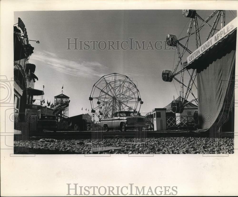 1966 Press Photo Early morning at the Stock Show carnival grounds, Texas- Historic Images