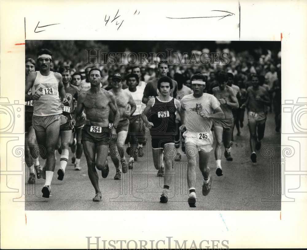 1982 Press Photo Large Crowd Of Runners Compete In San Antonio Race, Texas- Historic Images