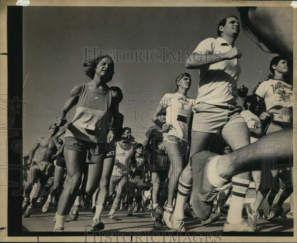 Press Photo Nautical Run participants at Lone Star Brewery, Texas - saa59017- Historic Images