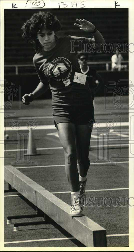 1984 Press Photo Barbara Krauss on obstacle course at Summer Youth Games, Texas- Historic Images