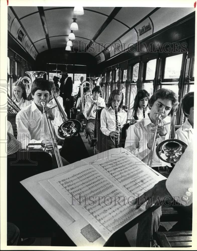 1982 Press Photo Band Playing inside streetcar, Texas - saa60524- Historic Images