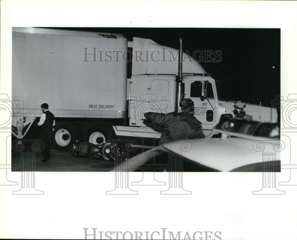 1993 Press Photo Domino's Pizza truck involved in fatality with motorcycle, TX- Historic Images