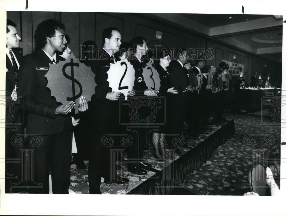 1991 Press Photo United Way volunteers raise $23,001,010, Texas - saa61134- Historic Images