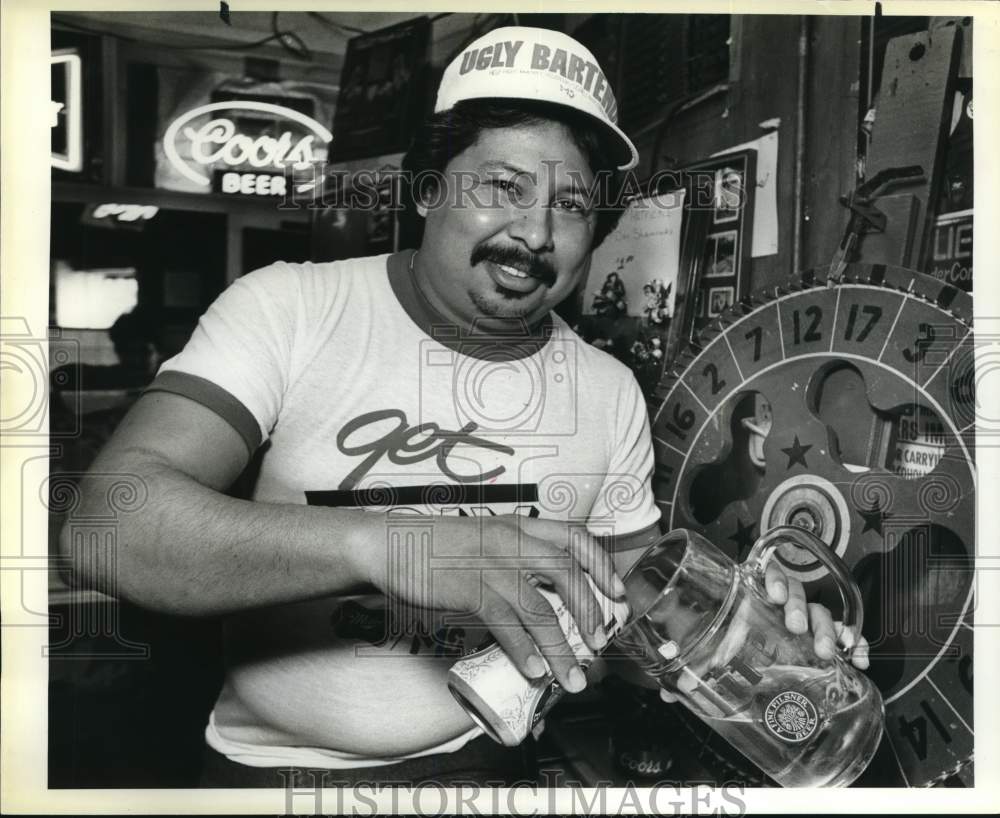 1985 Press Photo Frank Lujano Jr., ugly bartender contestant at Pancho's, Texas- Historic Images