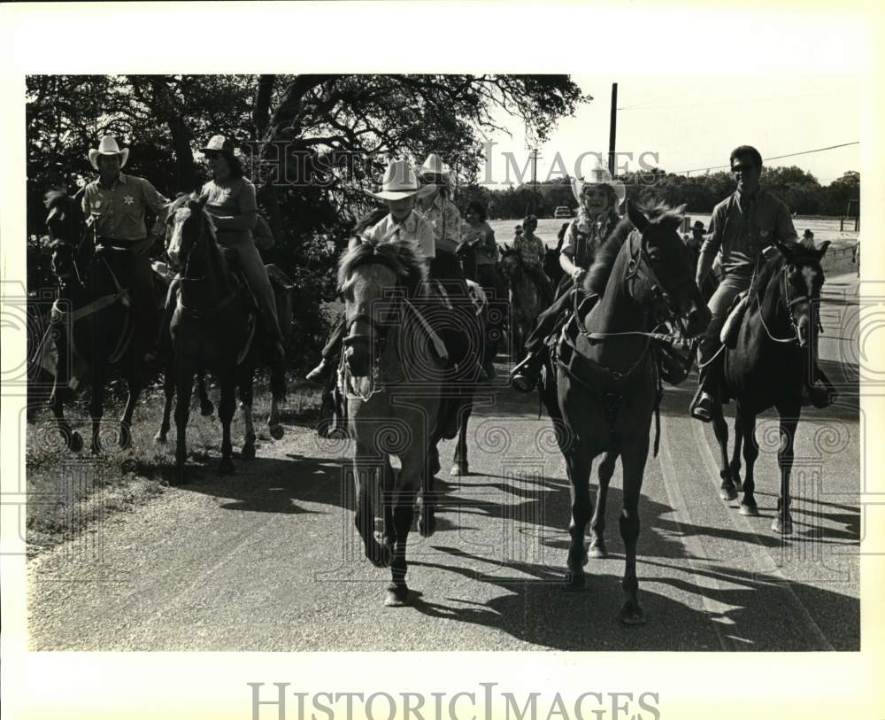 Press Photo Children&#39;s Hospital Trail Ride in Boerne, Texas - saa62842- Historic Images